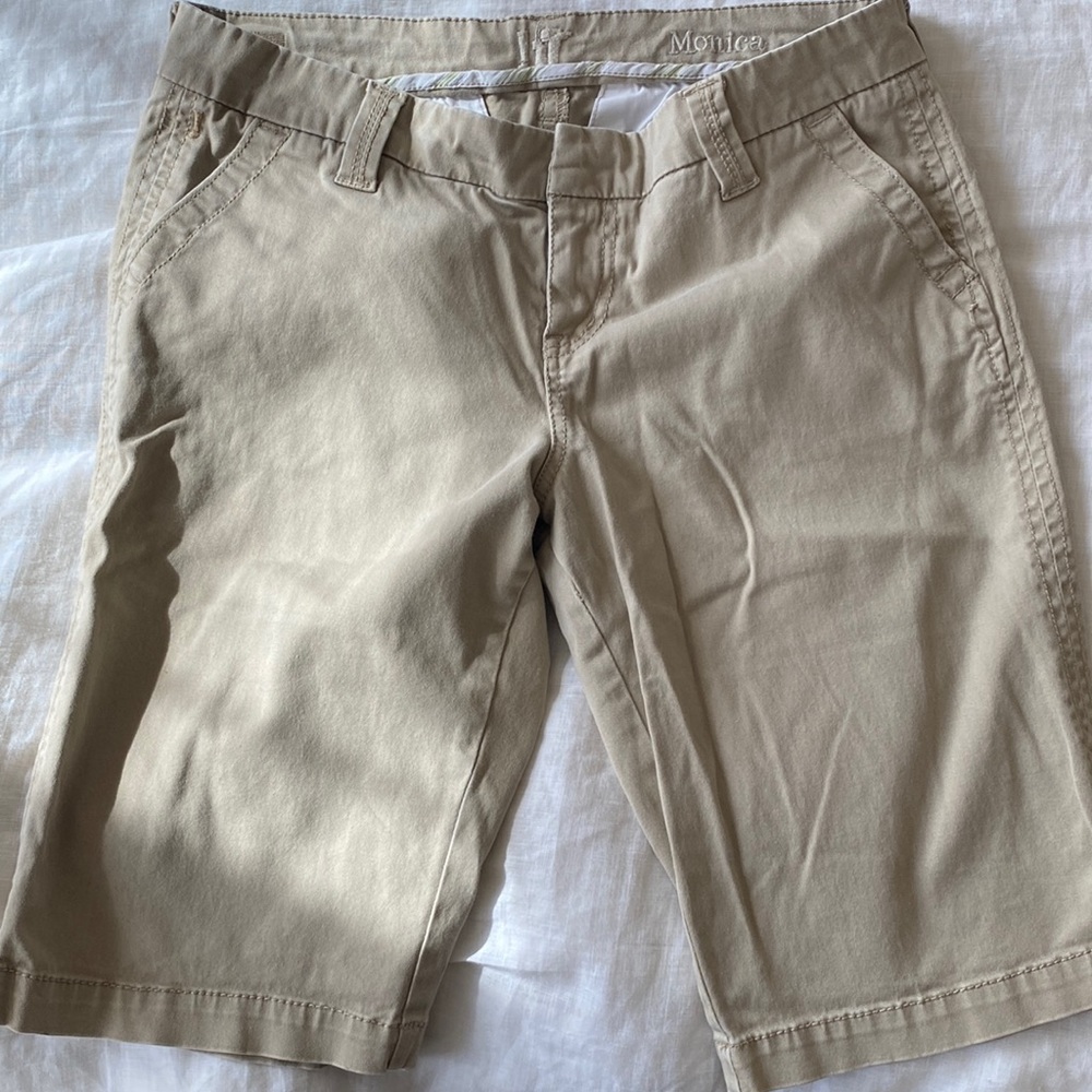 !it khaki shorts